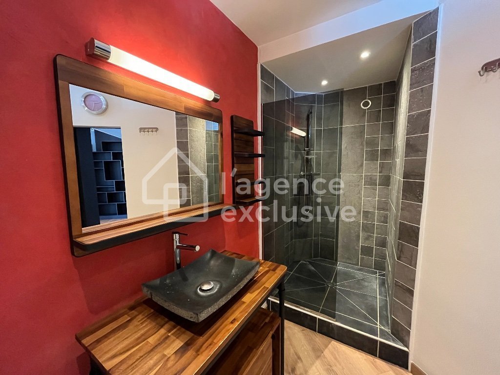 APPARTEMENT T2 - LILLE - 75.98 m2 - LOUÉ