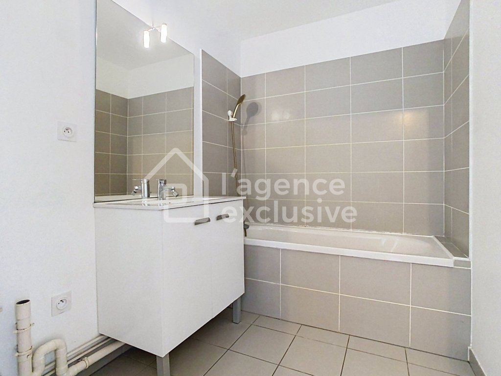 APPARTEMENT T3 A LOUER - WAMBRECHIES - 68.65 m2 - 828 &euro; charges comprises par mois