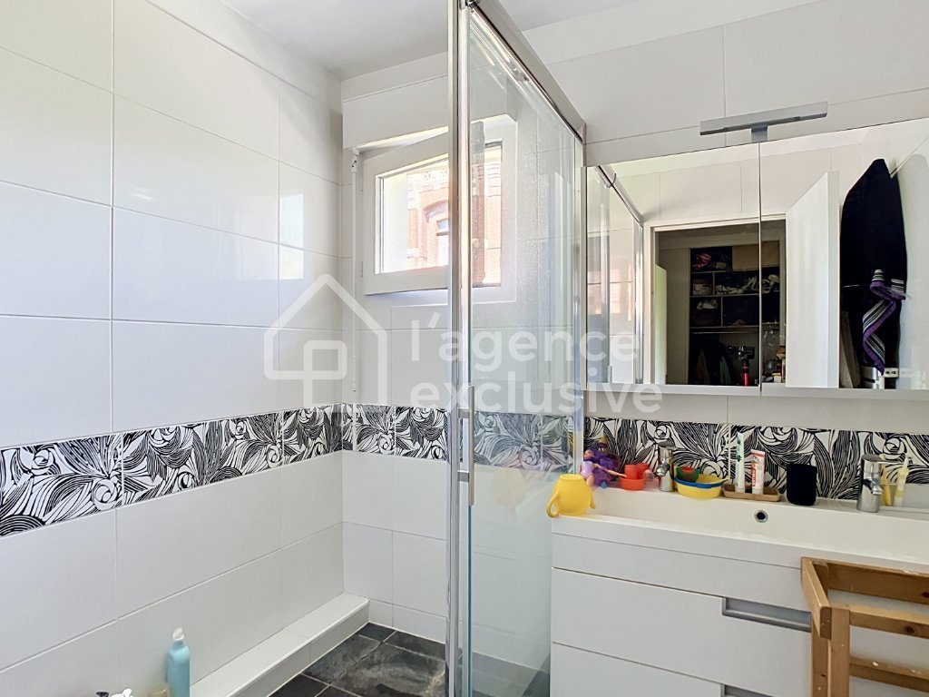 APPARTEMENT T4 A LOUER - LA MADELEINE - 84.48 m2 - 1 500 &euro; charges comprises par mois